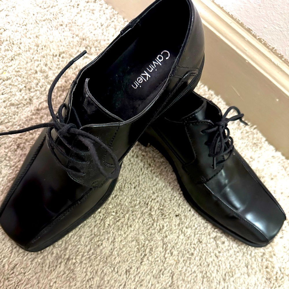 Black leather dress shoes